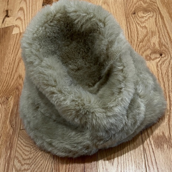 CLYDE Fur Bucket Hat - Picture 2 of 4